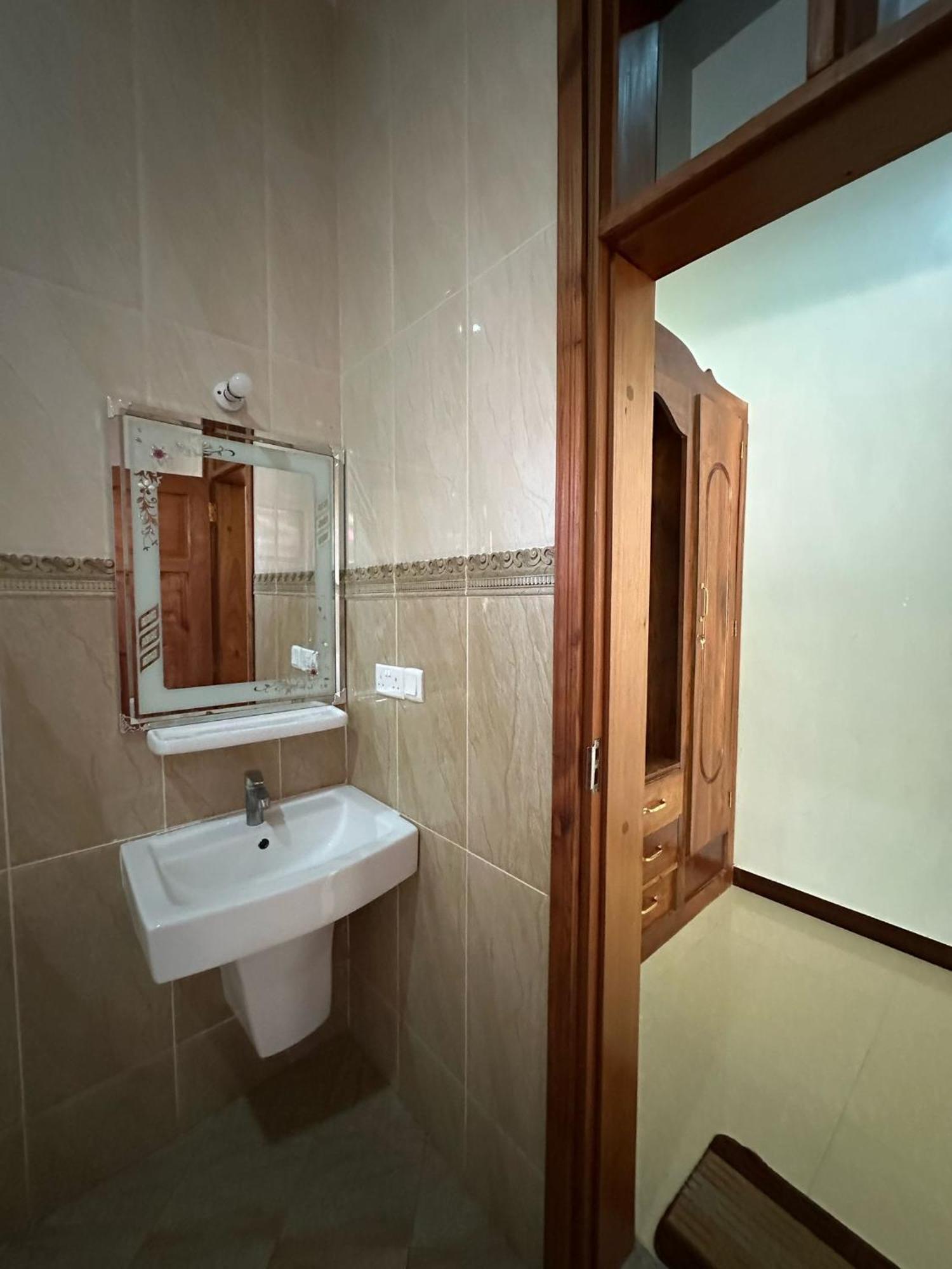 Relax Hotel Taj Нунгви Экстерьер фото