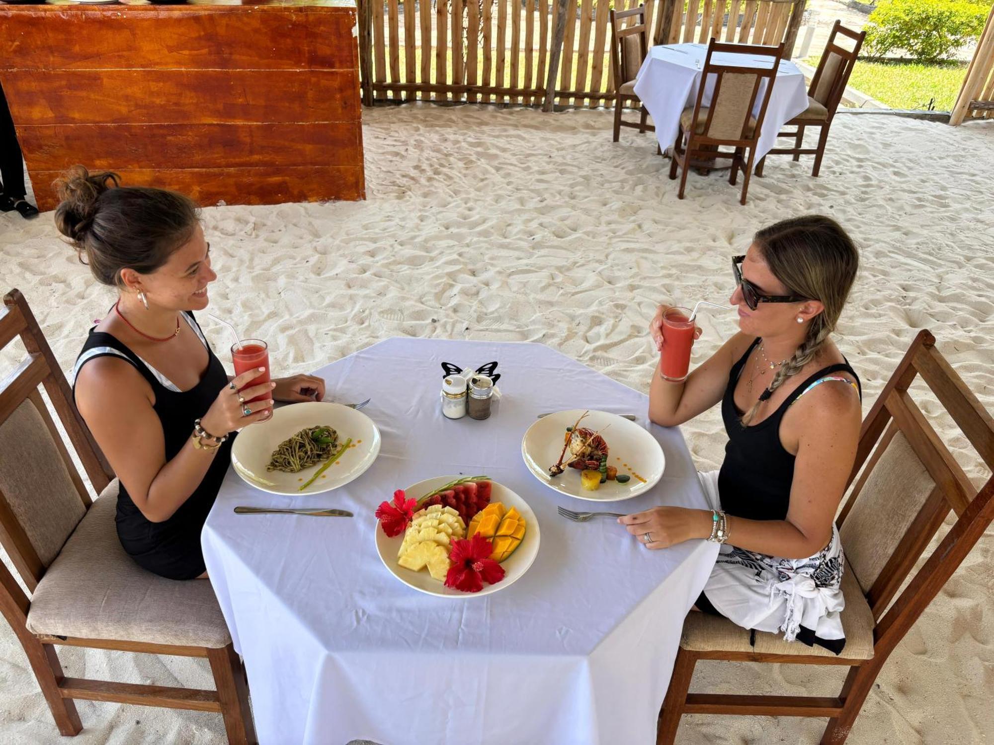 Relax Hotel Taj Нунгви Экстерьер фото